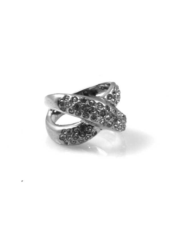 Anello in argento da donna con strass bianchi